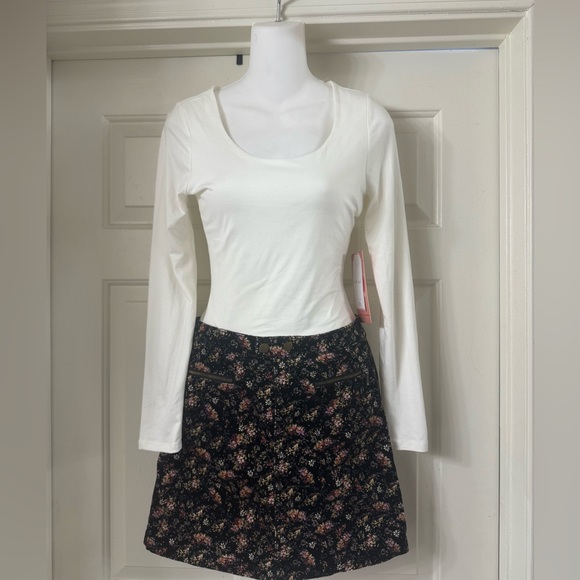 Mossimo Corduroy Skirt - Picture 3 of 9